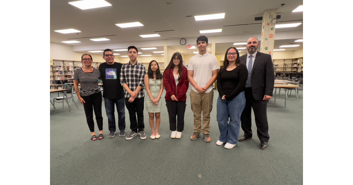 South Plainfield High School Seniors Earn Seal of Biliteracy in Spanish