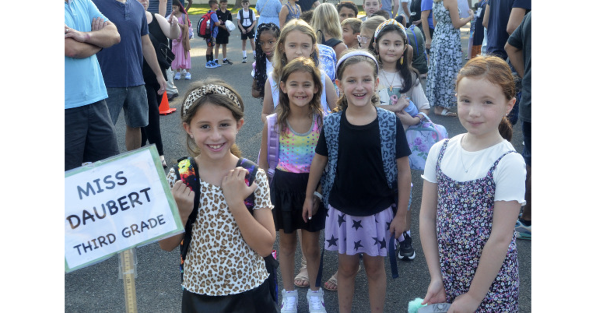 Scenes from the First Day of School in Scotch PlainsFanwood Scotch Plains/Fanwood, NJ News