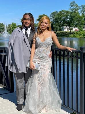 Carousel image 22fd3feeb3141109d03c senior prom 1