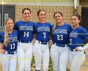 Carousel image af0455706f0e18336bd5 seniordaysoftball