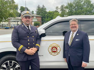 Carousel image e5883508b652821bb553 sen. harckham with mt. kisco fd asst. chief zaccari