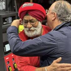 Carousel image 03be5a68ef09f4ce3eef sing and burim 1