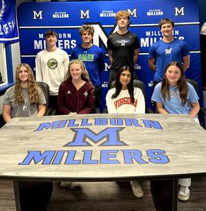 Carousel image a4d40b1e6174f38d47ee signing day