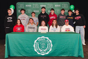 Carousel image ceaadea4e58552f7fd38 signing day