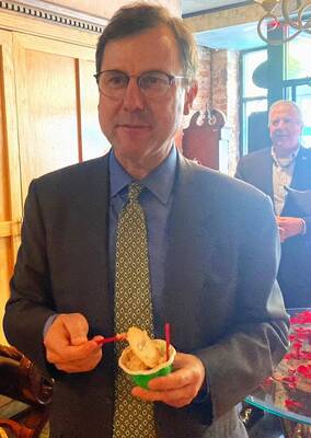 Carousel image 28a5e520a0259eeee65c sompixkeangallaghergelato