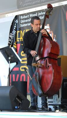 Carousel image 6f2c7dfac0553b4b6455 sompixjazz2024bass