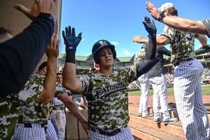 Carousel image 7b8e1795d57f8733e331 sompixpats2025rafaelfloreshighfivesdugout