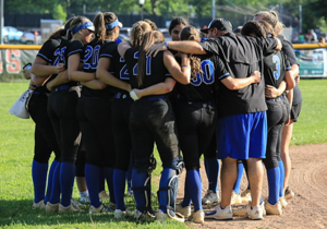 Carousel image 8c1e033a23357e611f70 softball huddle img 8073