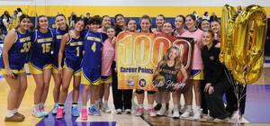 Carousel image 96219bd574f4eda24b27 sompixmanvillebasektballsadiefleming1000points