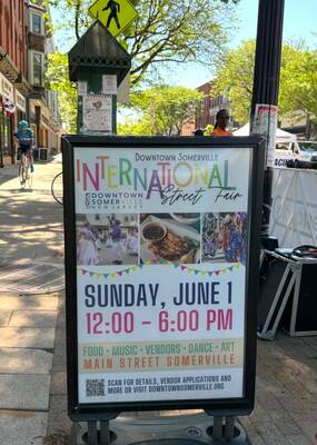 Carousel image a98ab0e7243d2e0155de sompixinternationalstreetfairsign2025