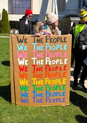 Carousel image clone 1718266 3b4c30cfd4c639bff797 sompixtrumpsignwethepeoplemoney