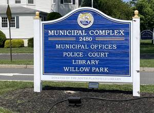 Carousel image 8ff8c4394290bf8f0dd5 sp municipal building sign