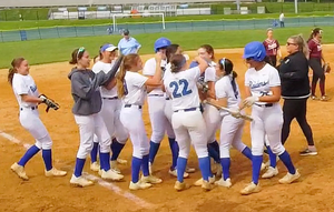 Carousel image d9ee32f84dc75821807e spf celebrate the walk off victory in uct