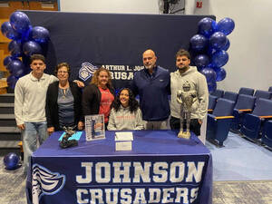 Carousel image 7eed5e43e3749ab5f8f6 suzie pires signing day 1