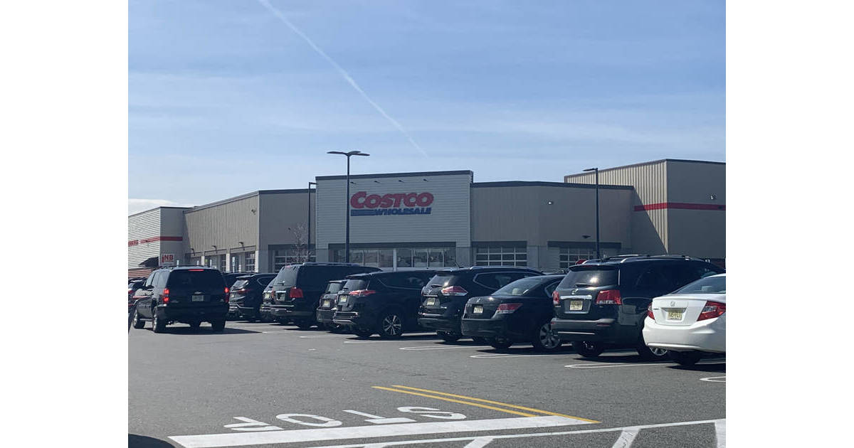 Moonachie PD Seek Public's Help With Armed Robbery in Costco Lot in