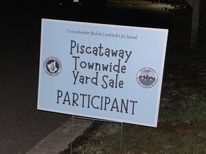 Carousel image 752da6dbb83eb95b69dd townwide yard sale 2024 lawn sign
