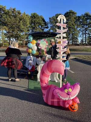 Carousel image d48e023eb617108d0dce trunkortreat1