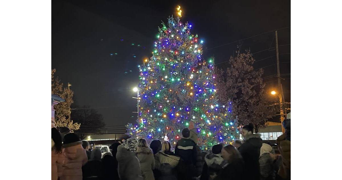 Spotswood Holds Tree Lighting To The Holiday Season Milltown