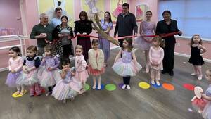 Carousel image a6e775 utu ance chool ribbon cutting