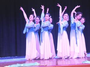 Carousel image 7cc5c5 hinese ew ear