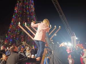 Carousel image f5e826 menorah lighting