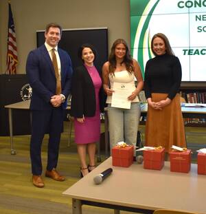 Carousel image fe3cab95449c77c5f2b3 unsung hero   rose stivalo