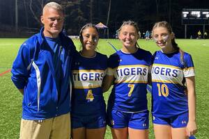 Carousel image d82ae48b9bae38058013 var girls soccer   coach martin
