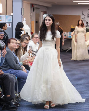 Carousel image 26d9be36f942d358f411 vintageweddingdresses 1