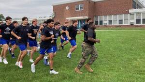 Carousel image b98cd4 estfield football marines