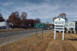 Carousel image de4279ef4908d78b4770 welcome to roxbury sign