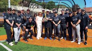 Carousel image 1fb1394c1f4c36e5a5de winners trophy hhpd