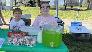 Carousel image 3b53ec business partners illiam ansen and livia ansen elbourne each ids usiness air