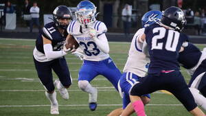 Carousel image 5ba3a7814f264cd8fe9f wood ridge chance iacovino runs the ball 
