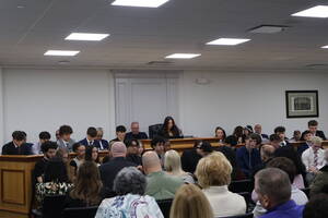 Carousel image fbe889991208e21bfc13 wood ridge students from the back of council chambers
