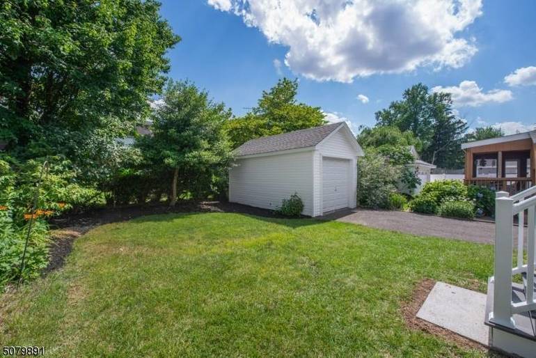 Fully Renovated 4 BR Oakview Colonial Hits Market