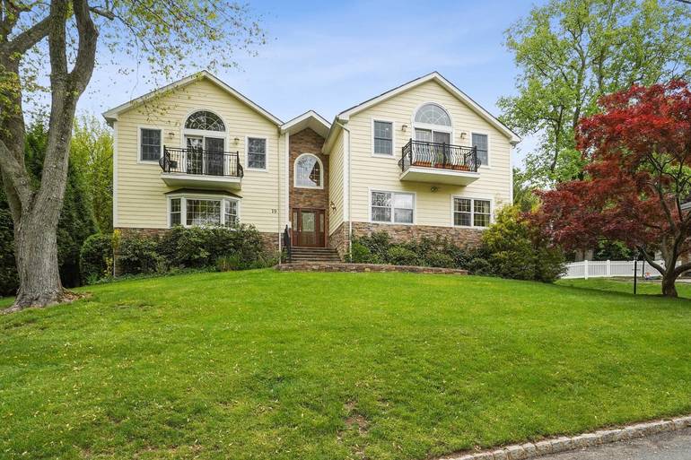 1 - Front of Home.jpg