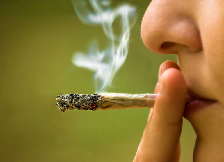 how to use vape pen Smoke Shop Investigation Yields Arrest main image 0