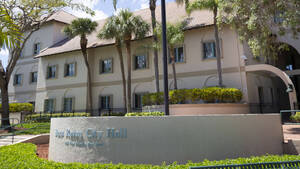 Carousel image e56606388601a01f8bdf f6376e541e3bcf32e332 br city hall 006