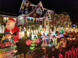 Carousel image 59374270a4b791f6290e best crop b446e8cd8fb93e0606df christmas house 2024