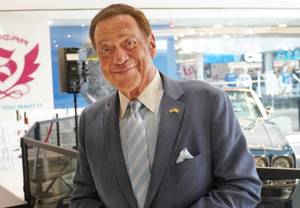 Carousel image 21f964715d3f2c7593c3 best crop 8f22319dd706b98d984a best crop 878ca79b9e80498876bb comedian joe piscopo at the opening of the nj hall of fame dsc06942