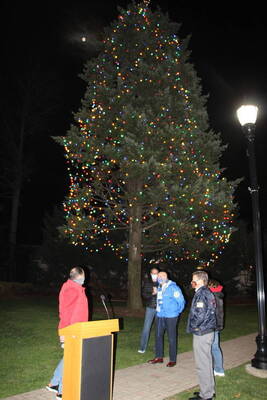 Carousel image e2b75d528daa17b54284 best crop a78b318266ca08ba19b6 edit tree with mayor and council
