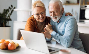 Carousel image 218fee1046f80460122f best crop 7cd31ed62c5cc6e22e06 elderly financial fraud blog image