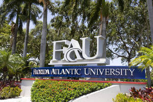 Carousel image d7aa61884deb995e1b74 fau 3419