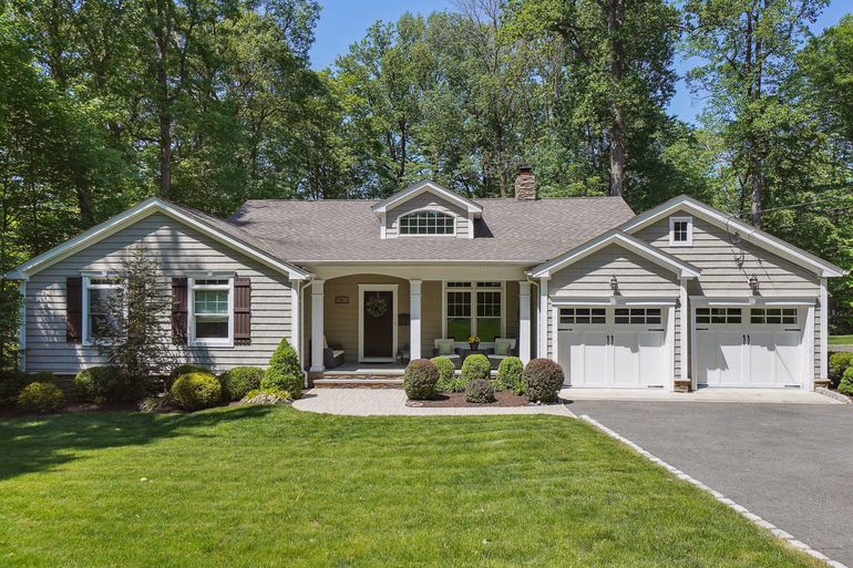 61 ster Drive, Berkeley Heights 1,199,000 Millburn/Short Hills