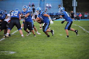 Carousel image 0594490939853384e1ca best crop dd337d20a3d1cbebee54 hawthorne quarterback dylan mejia