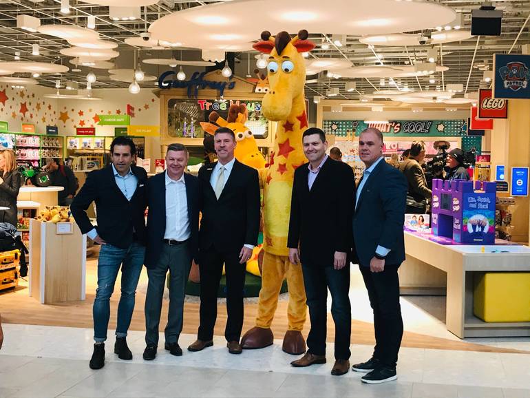 Toys R Us Returns Opens First Location At Garden State Plaza