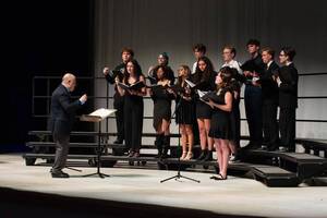 Carousel image 24a2863833bb67b5bc7f best crop ea04af30ce4d547d0ce8 image 1 seneca music teacher and choral director robert dilauro leads students in lrhsd choral performance