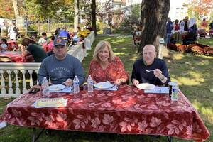 Carousel image cf0acd pplefest pie