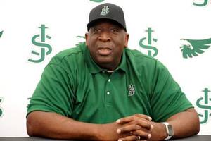 Carousel image 08240a68fd46f5d89746 best crop 4d0cf87864c955fdb773 karl towns sr. low res dsc06761