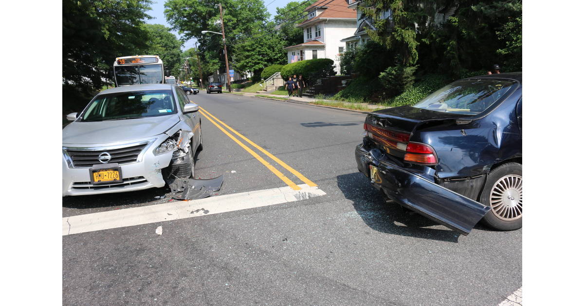 Roselle Police Respond to Three Vehicle Accident on Linden Road